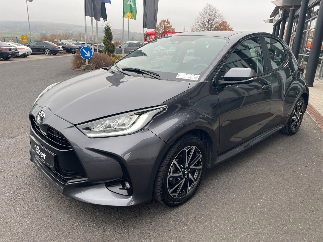 Toyota Yaris 1.5 VVT-iE Aut. Team D AHK+R-Kamera+SHZ - Легковой автомобиль: фото 3 Toyota Yaris 1.5 VVT-iE Aut. Team D AHK+R-Kamera+SHZ - Легковой автомобиль: фото 3