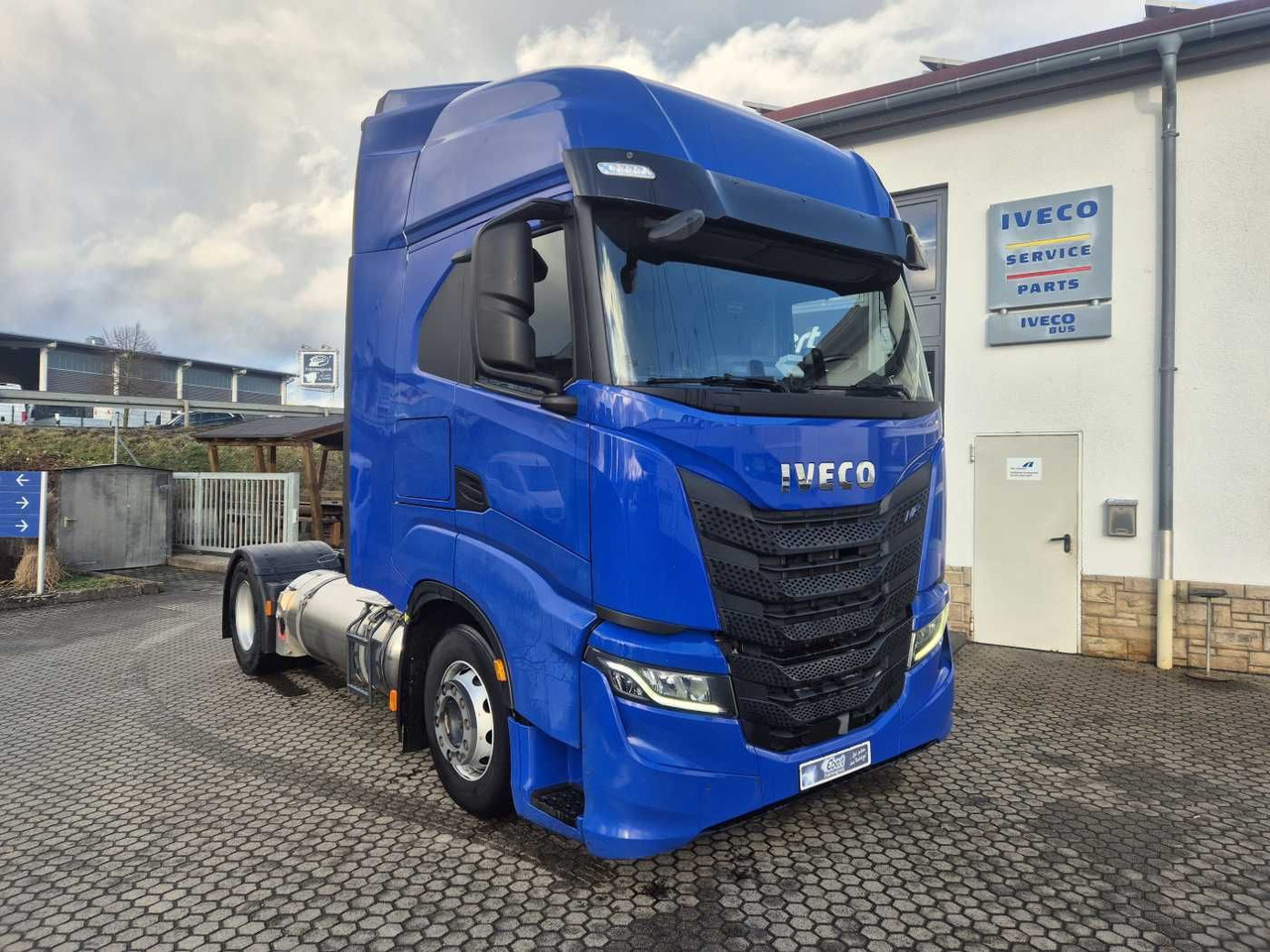 Iveco S-Way 460 NP LNG ACC Intarder Navi - Тягач: фото 1 Iveco S-Way 460 NP LNG ACC Intarder Navi - Тягач: фото 1