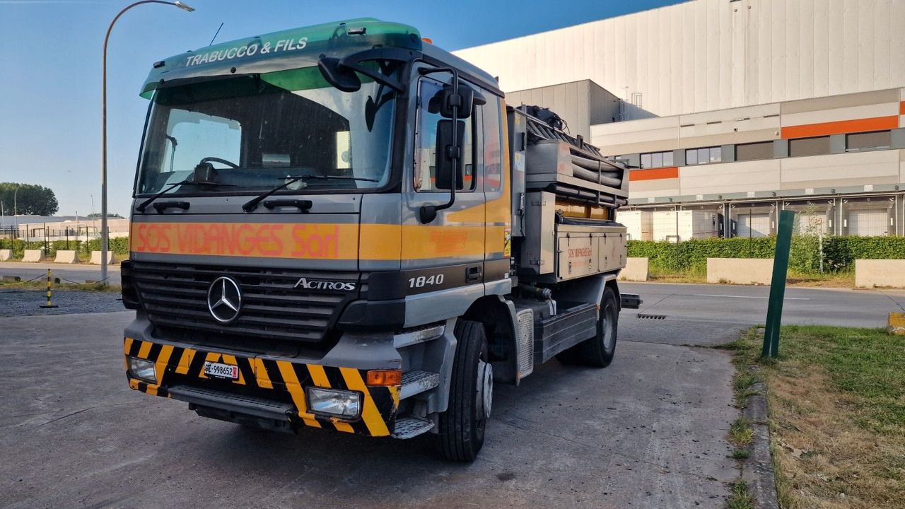 Mercedes-Benz Actros 18-40 - Ассенизатор: фото 2 Mercedes-Benz Actros 18-40 - Ассенизатор: фото 2