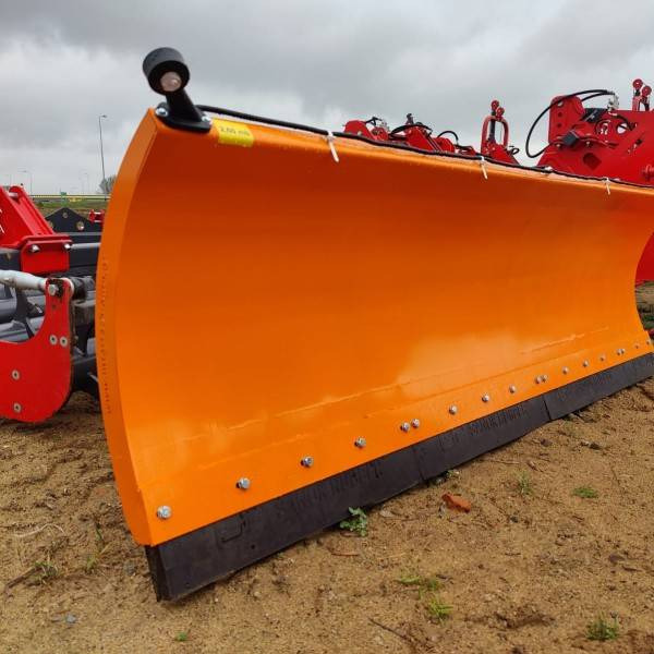 Inter-Tech Snow Plow, 2.6 m - Отвал для снега для Сельскохозяйственной техники: фото 2 Inter-Tech Snow Plow, 2.6 m - Отвал для снега для Сельскохозяйственной техники: фото 2