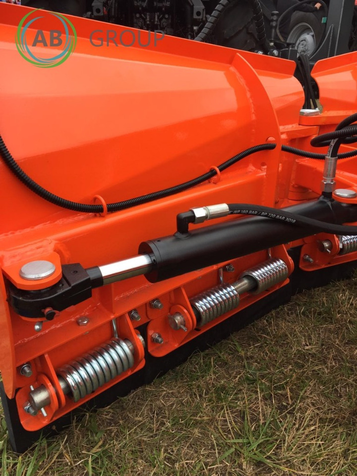 Metal-Technik V-type snow plow light 2.2 - Отвал для снега для Снегоуборочных машин: фото 3 Metal-Technik V-type snow plow light 2.2 - Отвал для снега для Снегоуборочных машин: фото 3