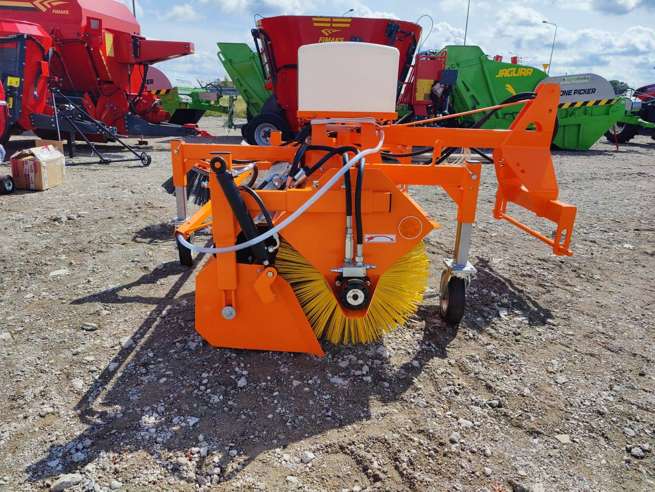 POM Augustów 2m Zamiatarka Typ T801/2 - dostępna od ręki! - Щетка для Коммунальной и специальной техники: фото 2 POM Augustów 2m Zamiatarka Typ T801/2 - dostępna od ręki! - Щетка для Коммунальной и специальной техники: фото 2