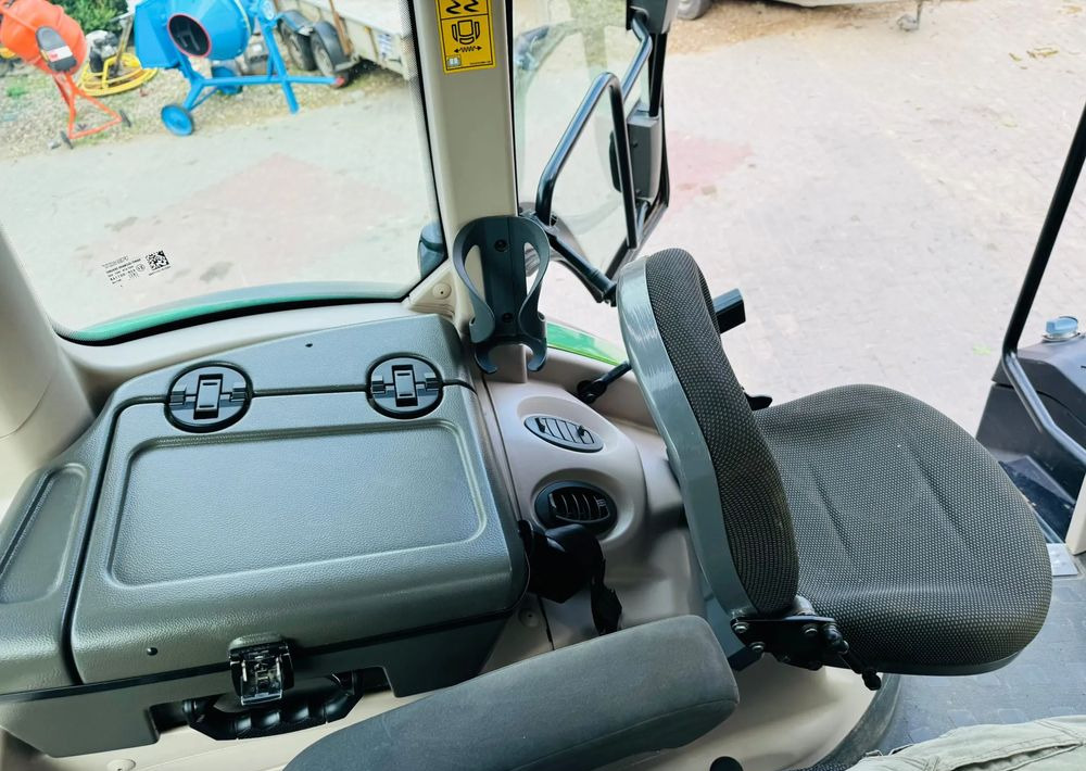 Fendt 828 Vario Profi Plus - Трактор: фото 3 Fendt 828 Vario Profi Plus - Трактор: фото 3