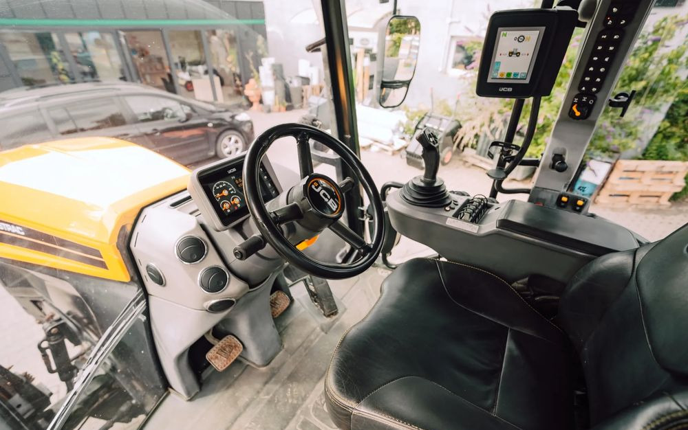 Трактор JCB Fastrac 4220: фото 8