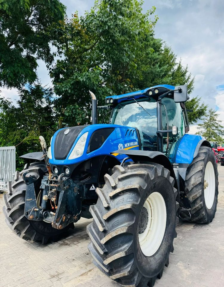 New Holland T7.230 - Трактор: фото 1 New Holland T7.230 - Трактор: фото 1