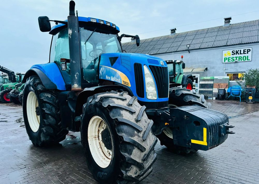 New Holland T8020 - Трактор: фото 1 New Holland T8020 - Трактор: фото 1