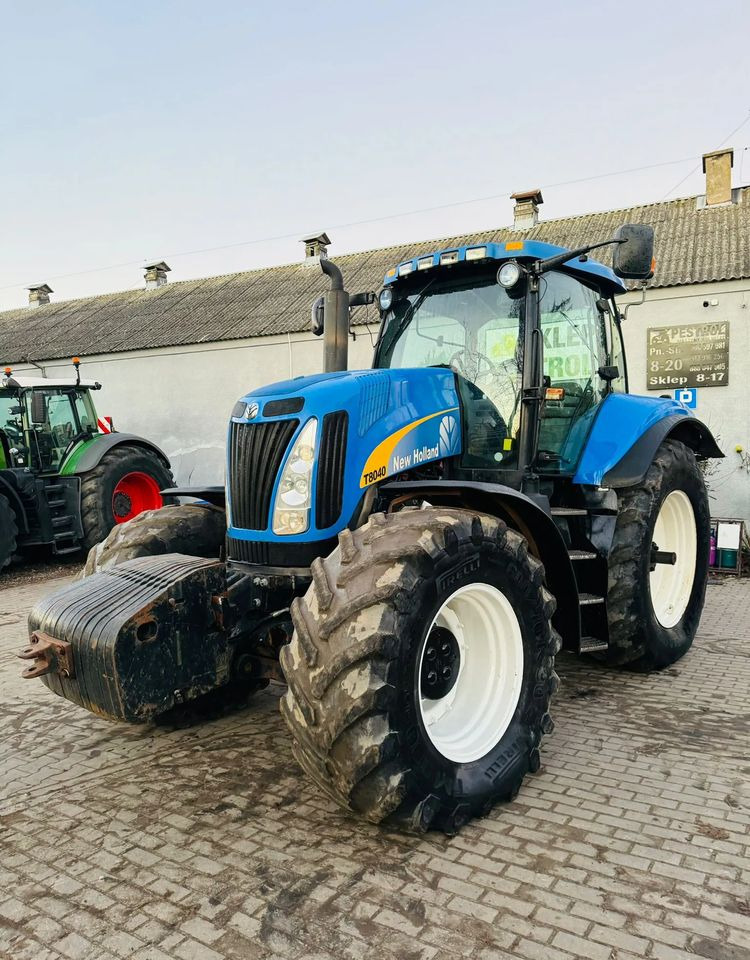 New Holland T8040 - Трактор: фото 1 New Holland T8040 - Трактор: фото 1