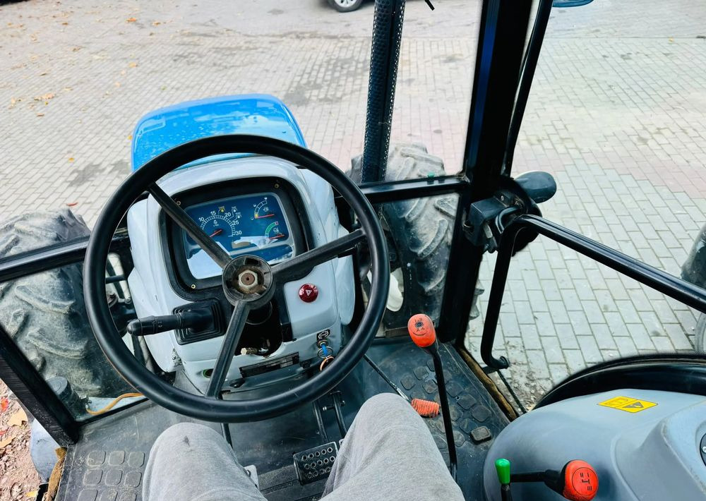 New Holland TD5050 - Трактор: фото 4 New Holland TD5050 - Трактор: фото 4