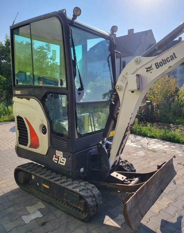 Bobcat E19 - Гусеничный экскаватор: фото 3 Bobcat E19 - Гусеничный экскаватор: фото 3