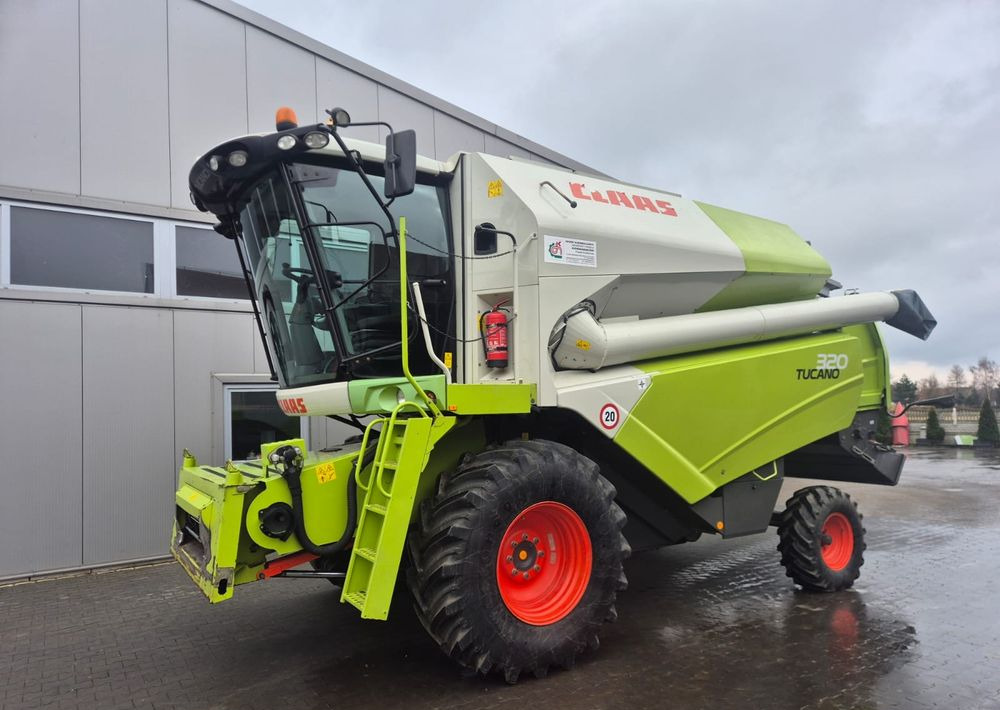 Claas Tucano 320 - Зерноуборочный комбайн: фото 1 Claas Tucano 320 - Зерноуборочный комбайн: фото 1