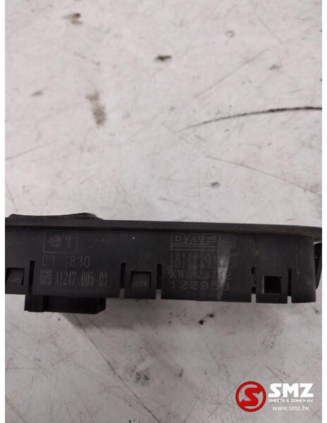 DAF Occ schakelaar electrisch raam DAF XF105 - Кабина и интерьер для Грузовиков: фото 2 DAF Occ schakelaar electrisch raam DAF XF105 - Кабина и интерьер для Грузовиков: фото 2