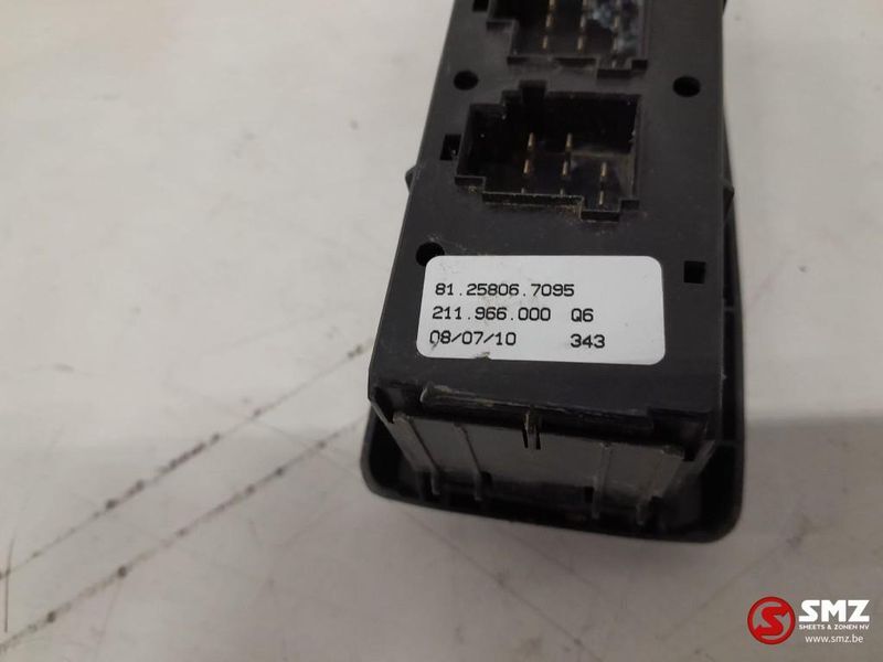 MAN Occ vensterschakelaar MAN TGS 81258067095 - Кабина и интерьер для Грузовиков: фото 5 MAN Occ vensterschakelaar MAN TGS 81258067095 - Кабина и интерьер для Грузовиков: фото 5