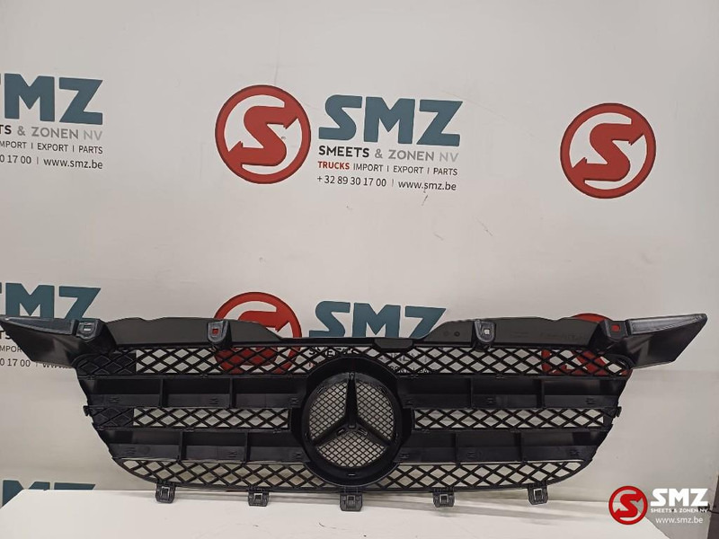 Mercedes-Benz radiator grille Mercedes - Решётка радиатора для Грузовиков: фото 2 Mercedes-Benz radiator grille Mercedes - Решётка радиатора для Грузовиков: фото 2