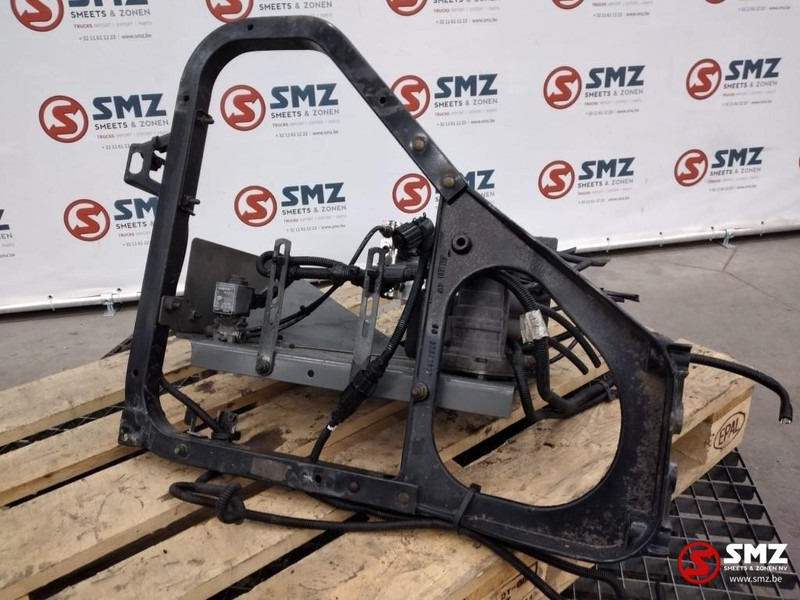 Volvo Occ Spatbordsteun met ventielen Volvo FH12 - Кузов и экстерьер для Грузовиков: фото 1 Volvo Occ Spatbordsteun met ventielen Volvo FH12 - Кузов и экстерьер для Грузовиков: фото 1