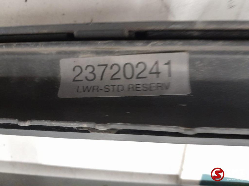 Volvo Occ onderste traptrede grille Volvo - Решётка радиатора для Грузовиков: фото 3 Volvo Occ onderste traptrede grille Volvo - Решётка радиатора для Грузовиков: фото 3