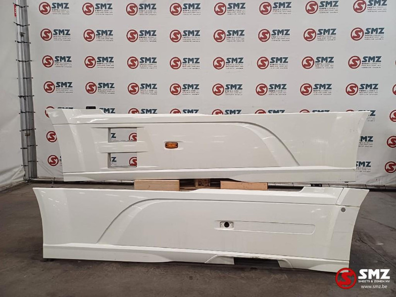 Запчасти для Грузовиков DAF Occ set side skirts L/R DAF: фото 1