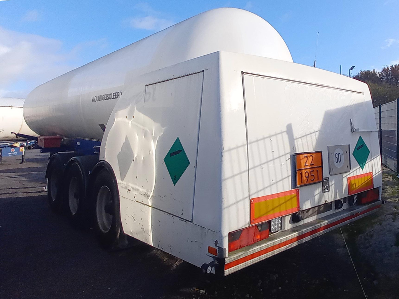 AGA Cryo Gas tank semi-trailer cryogenic used for nitrogen, argon, oxygen, LIN, LOX, LAR. - Полуприцеп-цистерна: фото 3 AGA Cryo Gas tank semi-trailer cryogenic used for nitrogen, argon, oxygen, LIN, LOX, LAR. - Полуприцеп-цистерна: фото 3
