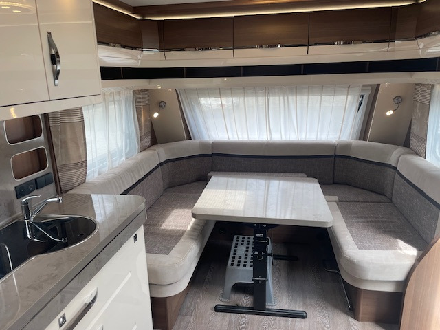 Прицеп дача Hobby 720 KWFU Prestige 2020: фото 15