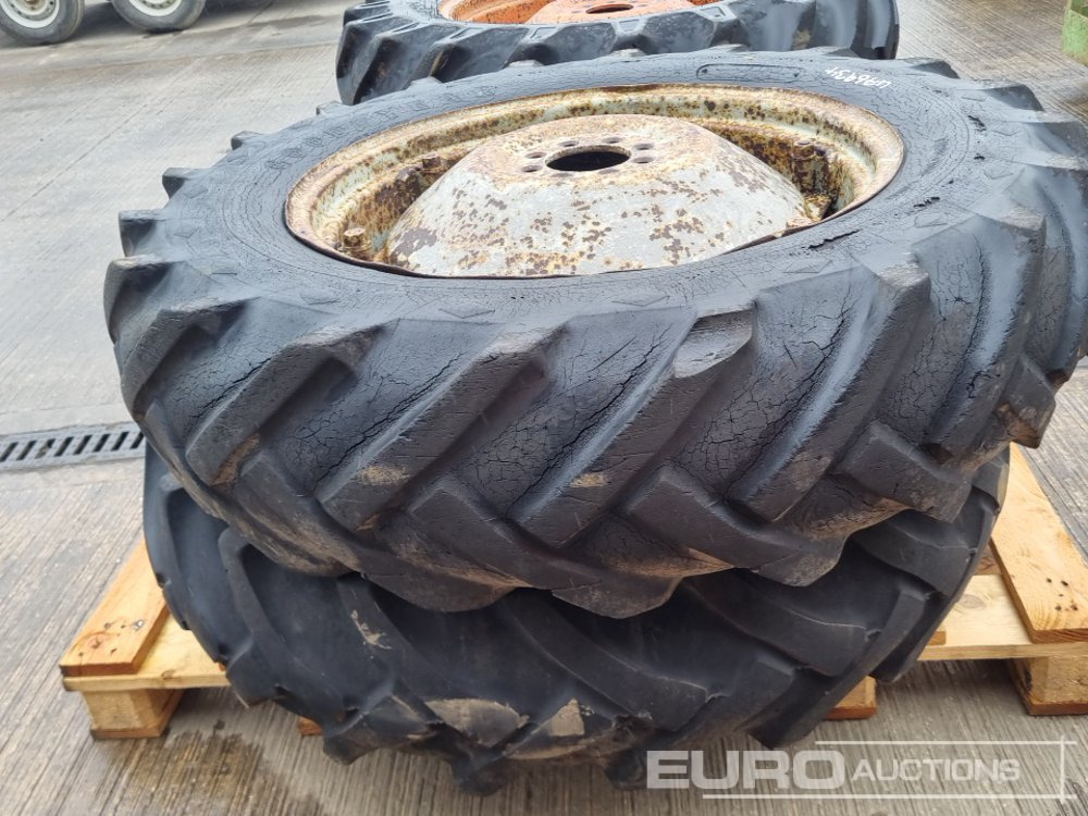 Шина 12.4-28 Tyre& Rim (4 of): фото 10