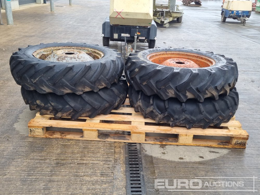 Шина 12.4-28 Tyre& Rim (4 of): фото 6