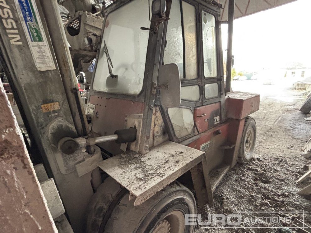 2003 Nissan 7t Diesel forklift, C/w Concrete Bin - Вилочный погрузчик: фото 4 2003 Nissan 7t Diesel forklift, C/w Concrete Bin - Вилочный погрузчик: фото 4