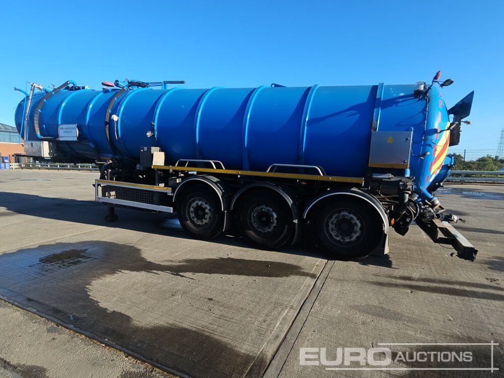 2004 Whale Tri Axle Tanker Trailer, Rear Lifting Axle - Прицеп-цистерна: фото 2 2004 Whale Tri Axle Tanker Trailer, Rear Lifting Axle - Прицеп-цистерна: фото 2