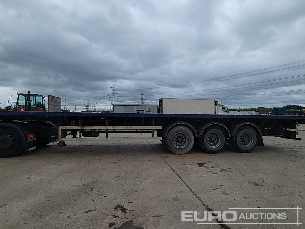 2007 SDC Trailer Tri Axle Extendable Flatbed Trailer, Twist Locks, Rear Steer - Полуприцеп бортовой/ Платформа: фото 2 2007 SDC Trailer Tri Axle Extendable Flatbed Trailer, Twist Locks, Rear Steer - Полуприцеп бортовой/ Платформа: фото 2