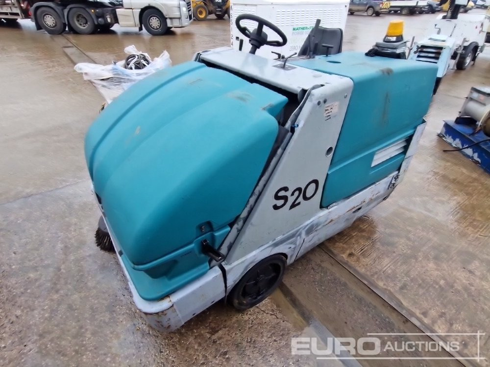 2011 Tennant Diesel Ride On Floor Scrubber - Поломоечная машина: фото 1 2011 Tennant Diesel Ride On Floor Scrubber - Поломоечная машина: фото 1