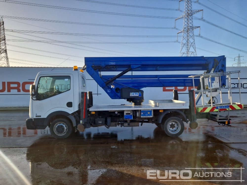 2015 Nissan 35.12 - Пассажирский фургон: фото 2 2015 Nissan 35.12 - Пассажирский фургон: фото 2