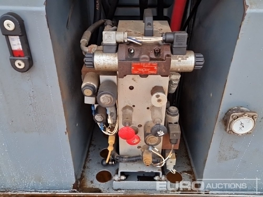 Подъёмник 2015 SkyJack SJ6832RT: фото 28 Подъёмник 2015 SkyJack SJ6832RT: фото 28