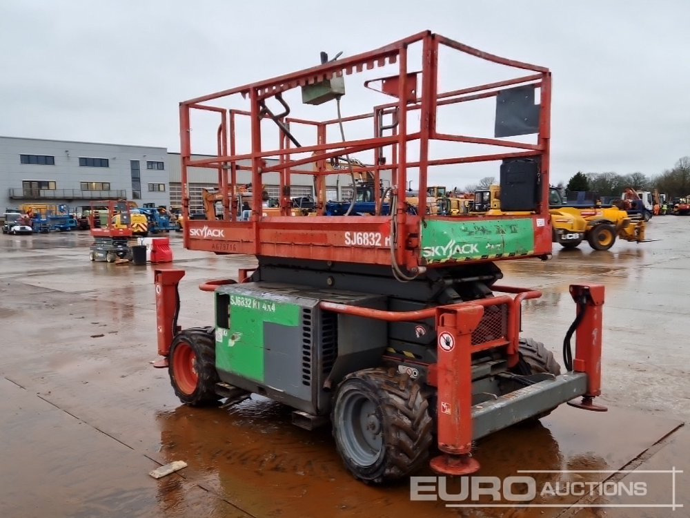 Подъёмник 2015 SkyJack SJ6832RT: фото 7 Подъёмник 2015 SkyJack SJ6832RT: фото 7