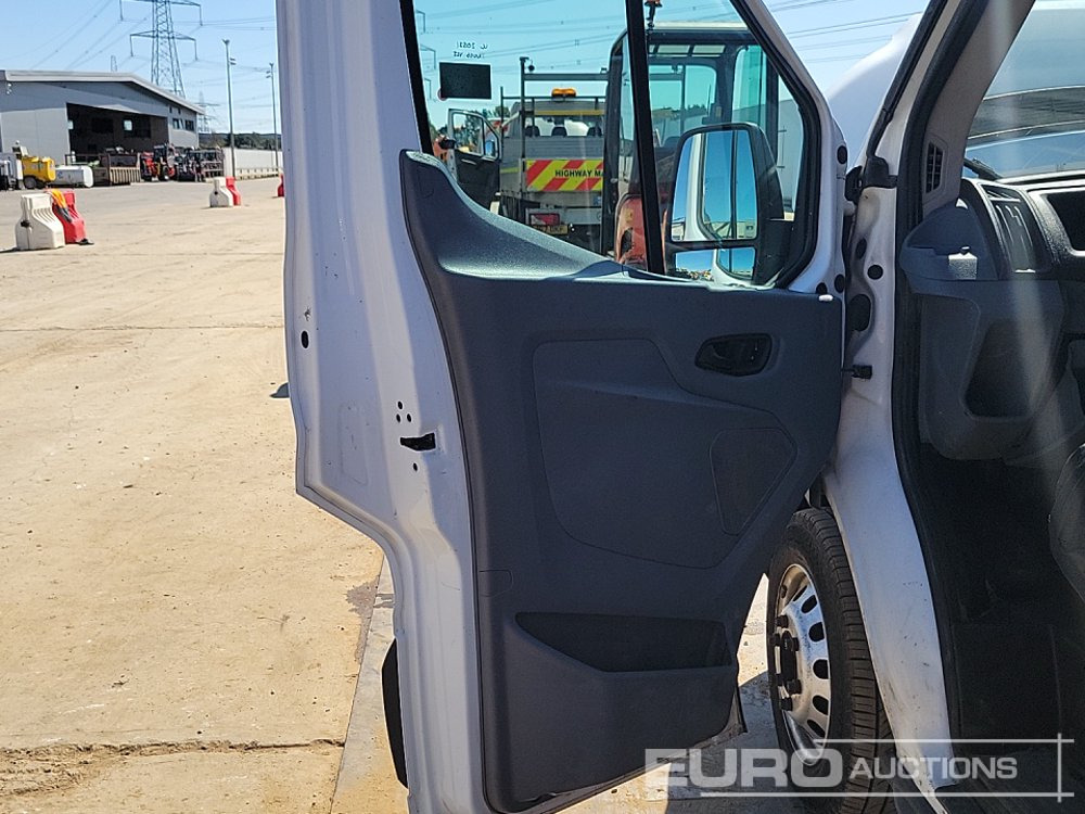 Малотоннажный бортовой грузовик 2016 Ford Transit 350: фото 21
