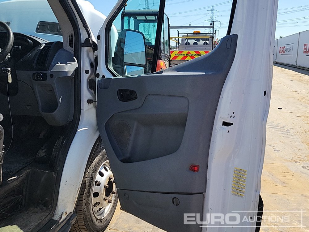 Малотоннажный бортовой грузовик 2016 Ford Transit 350: фото 23