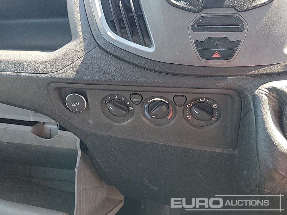 Малотоннажный бортовой грузовик 2016 Ford Transit 350: фото 34