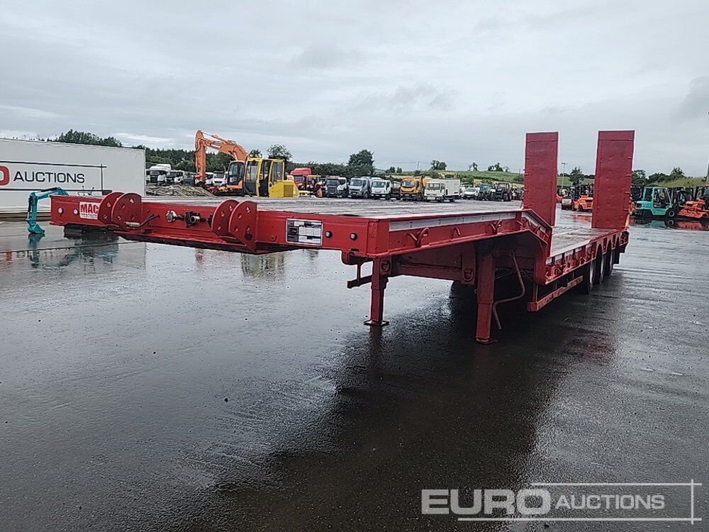 2016 MAC Tri Axle Step Frame Low Loader Trailer, Hydraulic Ramps, Outriggers - Низкорамный полуприцеп: фото 1 2016 MAC Tri Axle Step Frame Low Loader Trailer, Hydraulic Ramps, Outriggers - Низкорамный полуприцеп: фото 1