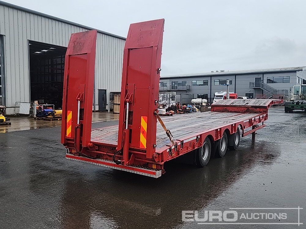 2016 MAC Tri Axle Step Frame Low Loader Trailer, Hydraulic Ramps, Outriggers - Низкорамный полуприцеп: фото 5 2016 MAC Tri Axle Step Frame Low Loader Trailer, Hydraulic Ramps, Outriggers - Низкорамный полуприцеп: фото 5
