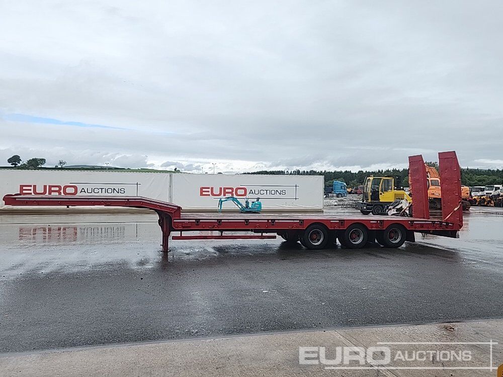 2016 MAC Tri Axle Step Frame Low Loader Trailer, Hydraulic Ramps, Outriggers - Низкорамный полуприцеп: фото 2 2016 MAC Tri Axle Step Frame Low Loader Trailer, Hydraulic Ramps, Outriggers - Низкорамный полуприцеп: фото 2