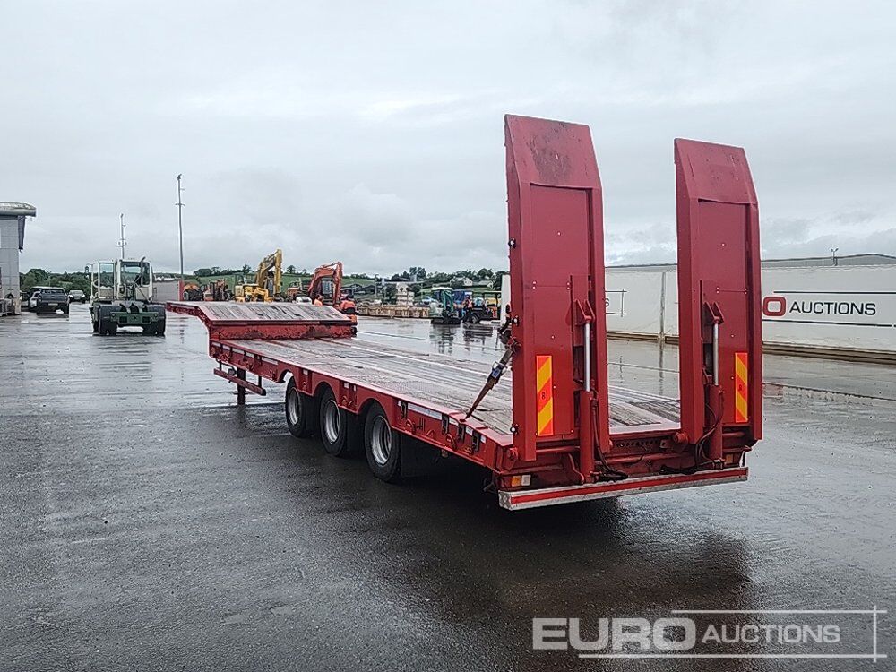 2016 MAC Tri Axle Step Frame Low Loader Trailer, Hydraulic Ramps, Outriggers - Низкорамный полуприцеп: фото 3 2016 MAC Tri Axle Step Frame Low Loader Trailer, Hydraulic Ramps, Outriggers - Низкорамный полуприцеп: фото 3