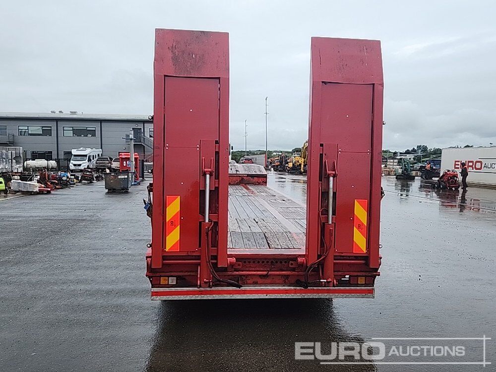 2016 MAC Tri Axle Step Frame Low Loader Trailer, Hydraulic Ramps, Outriggers - Низкорамный полуприцеп: фото 4 2016 MAC Tri Axle Step Frame Low Loader Trailer, Hydraulic Ramps, Outriggers - Низкорамный полуприцеп: фото 4