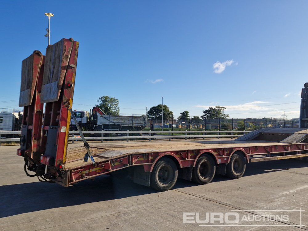 2017 King trailers Tri Axle Step Frame Low Loader Trailer, Hydraulic Flip Toe Ramps, Neck Ramps, Outriggers - Низкорамный прицеп: фото 5 2017 King trailers Tri Axle Step Frame Low Loader Trailer, Hydraulic Flip Toe Ramps, Neck Ramps, Outriggers - Низкорамный прицеп: фото 5