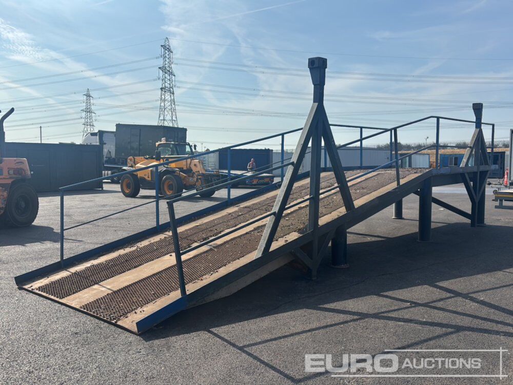 30' x 8' Loading Ramp - Погрузочная рампа: фото 5 30' x 8' Loading Ramp - Погрузочная рампа: фото 5