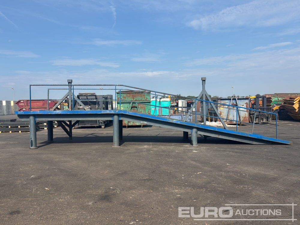 30' x 8' Loading Ramp - Погрузочная рампа: фото 2 30' x 8' Loading Ramp - Погрузочная рампа: фото 2