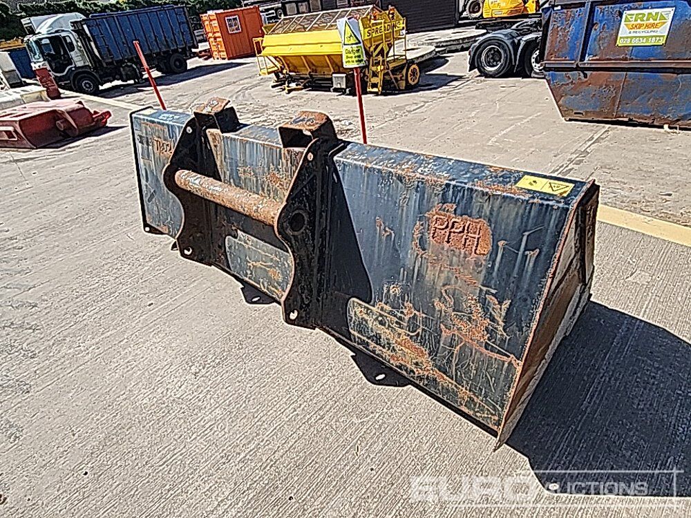 90" Front Loading Bucket to suit Manitou Telehandler - Ковш: фото 3 90" Front Loading Bucket to suit Manitou Telehandler - Ковш: фото 3