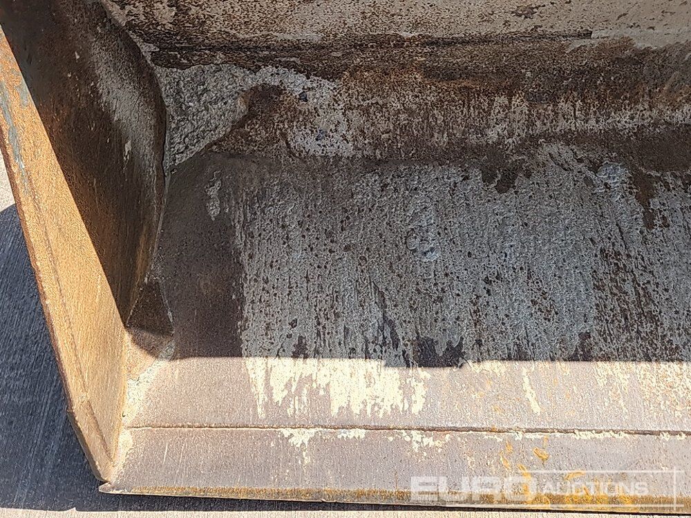 90" Front Loading Bucket to suit Manitou Telehandler - Ковш: фото 5 90" Front Loading Bucket to suit Manitou Telehandler - Ковш: фото 5
