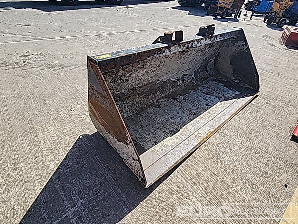 90" Front Loading Bucket to suit Manitou Telehandler - Ковш: фото 4 90" Front Loading Bucket to suit Manitou Telehandler - Ковш: фото 4