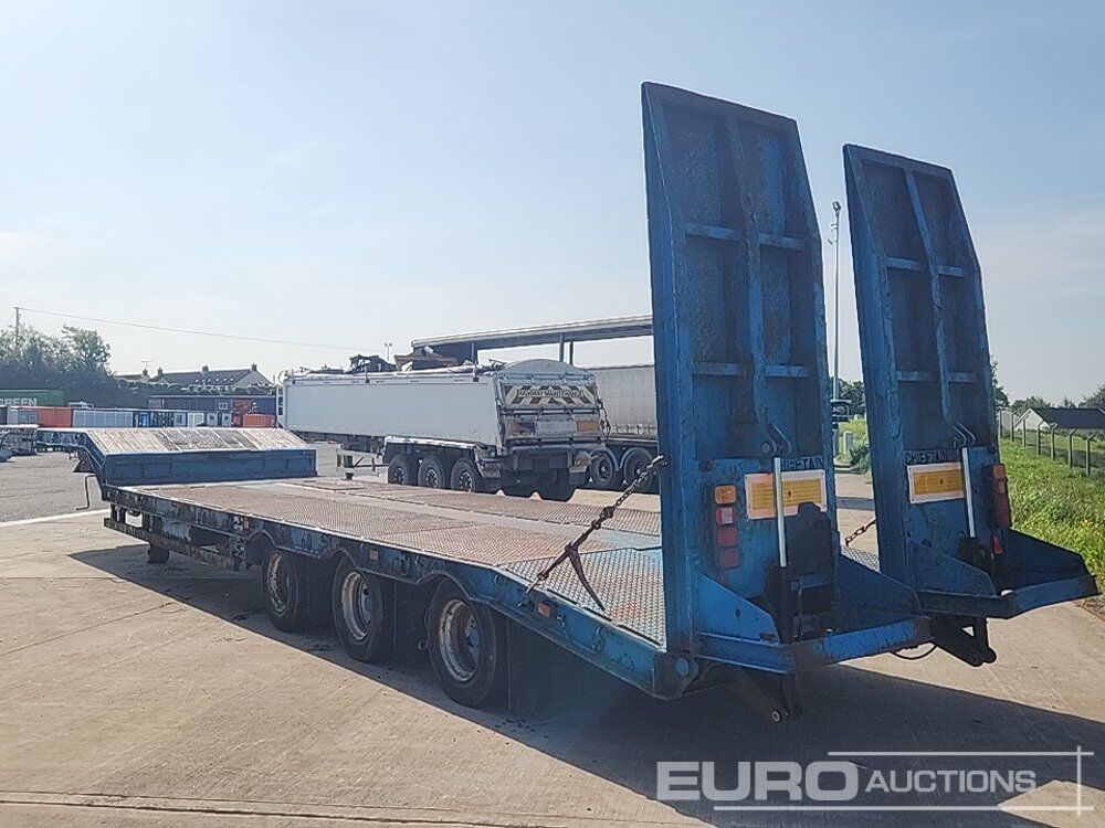 Chieftain Tri Axle Extendable Step Frame Low Loader Trailer, Hydraulic Ramps - Низкорамный полуприцеп: фото 2 Chieftain Tri Axle Extendable Step Frame Low Loader Trailer, Hydraulic Ramps - Низкорамный полуприцеп: фото 2