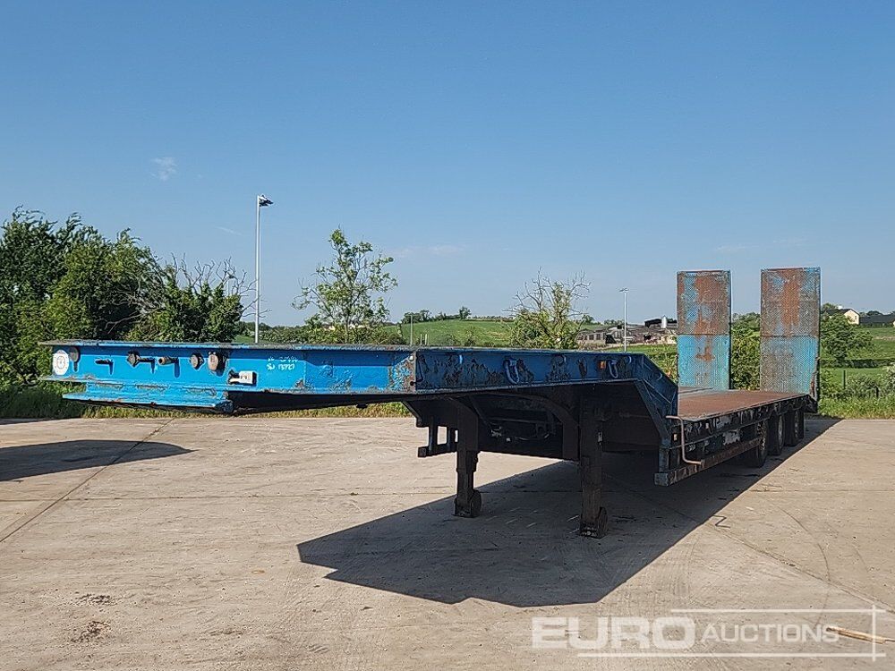 Chieftain Tri Axle Extendable Step Frame Low Loader Trailer, Hydraulic Ramps - Низкорамный полуприцеп: фото 1 Chieftain Tri Axle Extendable Step Frame Low Loader Trailer, Hydraulic Ramps - Низкорамный полуприцеп: фото 1