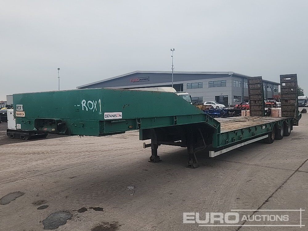 Dennison Tri Axle Step Frame Low Loader Trailer, Hydraulic Ramps, Neck Ramps (Selling After lot 778) - Низкорамный прицеп: фото 1 Dennison Tri Axle Step Frame Low Loader Trailer, Hydraulic Ramps, Neck Ramps (Selling After lot 778) - Низкорамный прицеп: фото 1
