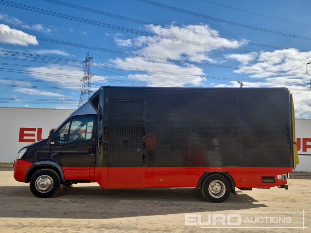 2008 Iveco 6 Speed Mobile Workshop Van, Racking Storage System, Work Bench, Power Oulets, Tail Lift, Reverse Camera (Reg. Docs. & Plating Certificate Available) - Лёгкий коммерческий автомобиль: фото 2 2008 Iveco 6 Speed Mobile Workshop Van, Racking Storage System, Work Bench, Power Oulets, Tail Lift, Reverse Camera (Reg. Docs. & Plating Certificate Available) - Лёгкий коммерческий автомобиль: фото 2
