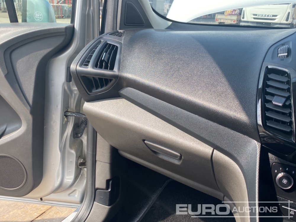 Лёгкий коммерческий автомобиль 2021 Ford Transit Connect 200: фото 17